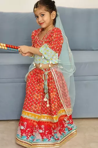 Red kaudi floral lehenga