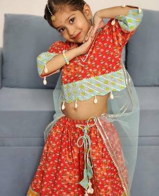 Red kaudi floral lehenga 4