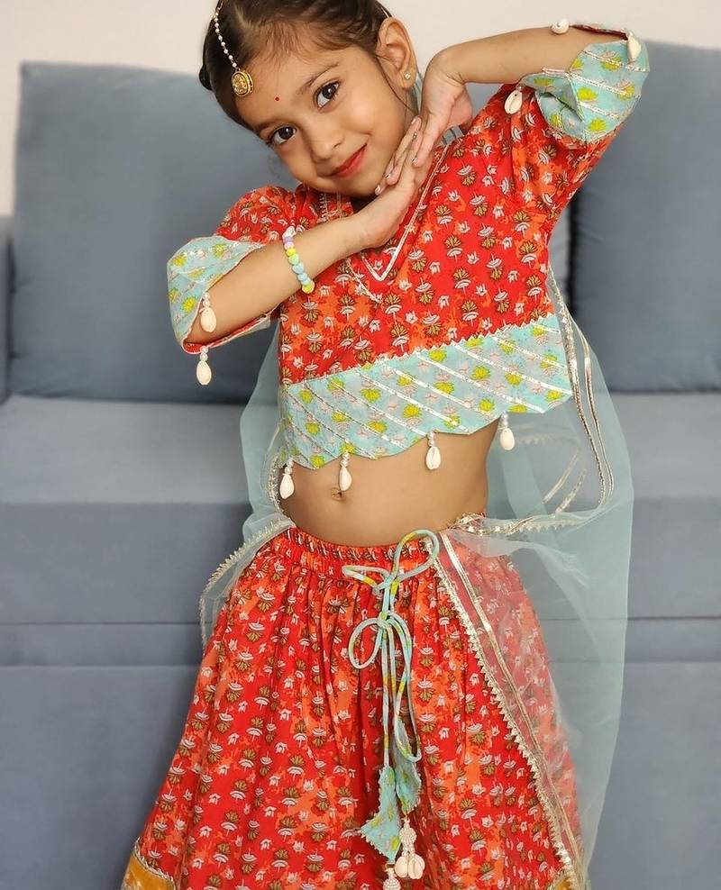 Red kaudi floral lehenga