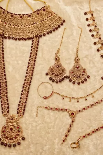 maroon 2-layer bridal jewelry set with earrings, maang tikka, pasha, nath & panja   gold plated