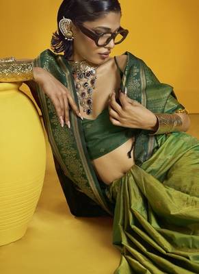 Green silk blend handloom weaving festival wear saree 3