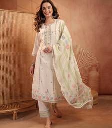  women floral printed regular thread work  cotton kurta with trousers & with dupatta