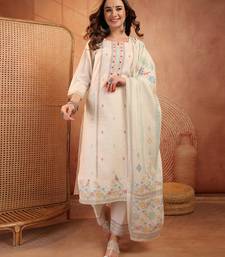  women ethnic motifs embroidered regular mirror work  cotton kurta with trousers & with dupatta