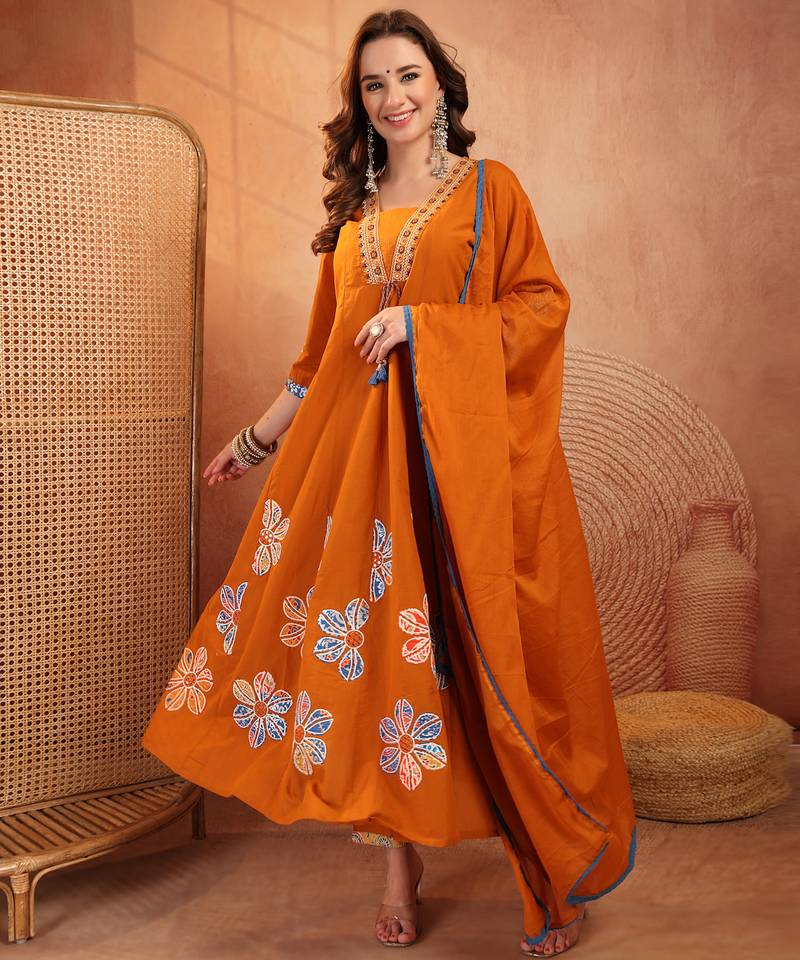  women floral printed regular  cotton kurta with trousers & with dupatta