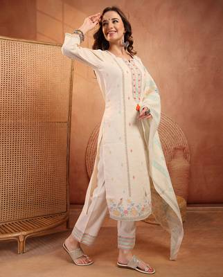  women ethnic motifs embroidered regular mirror work  cotton kurta with trousers & with dupatta 3