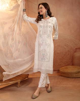  women floral embroidered regular thread work kurta with trousers & with dupatta 4