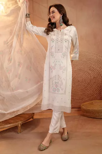  women floral embroidered regular thread work kurta with trousers & with dupatta