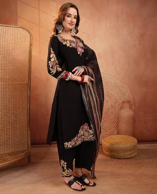  women floral embroidered regular thread work  cotton kurta with palazzos & with dupatta 3