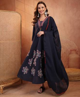  women ethnic motifs embroidered regular thread work  cotton kurta with trousers & with dupatta 1