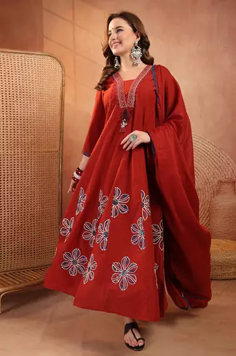  women floral printed regular thread work  cotton kurta with palazzos & with dupatta