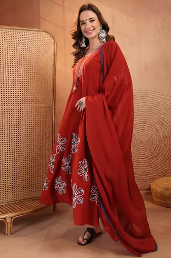  women floral printed regular thread work  cotton kurta with palazzos & with dupatta
