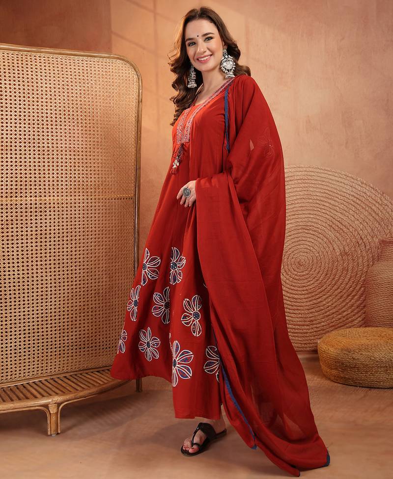  women floral printed regular thread work  cotton kurta with palazzos & with dupatta