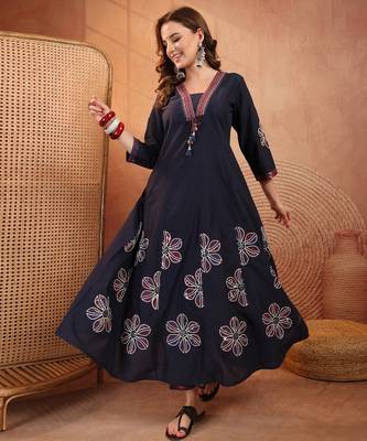  women ethnic motifs embroidered regular thread work  cotton kurta with trousers & with dupatta 3