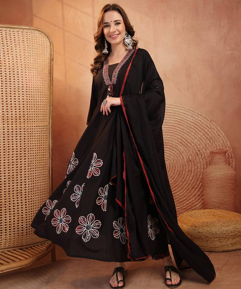  women floral printed regular thread work  cotton kurta with trousers & with dupatta