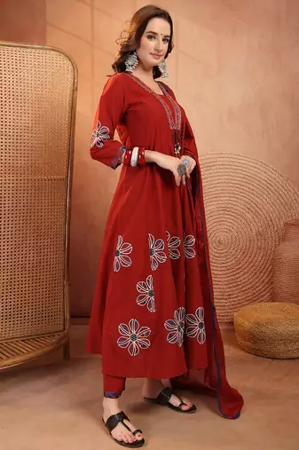  women floral printed regular thread work  cotton kurta with palazzos & with dupatta