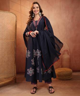  women ethnic motifs embroidered regular thread work  cotton kurta with trousers & with dupatta 4