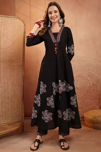  women floral printed regular thread work  cotton kurta with trousers & with dupatta