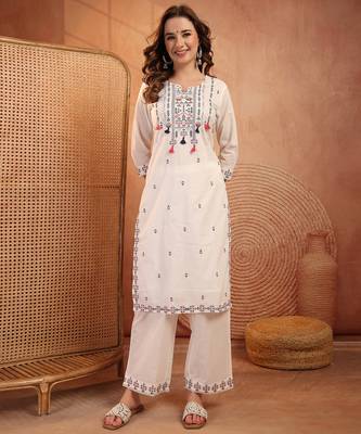  women ethnic motifs embroidered regular thread work  cotton kurta with palazzos & with dupatta 4