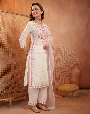  women ethnic motifs embroidered regular thread work  cotton kurta with palazzos & with dupatta 3