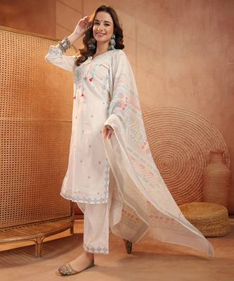  women ethnic motifs embroidered regular thread work  cotton kurta with palazzos & with dupatta 3