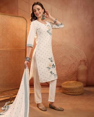 women floral embroidered regular thread work  cotton kurta with trousers & with dupatta 3