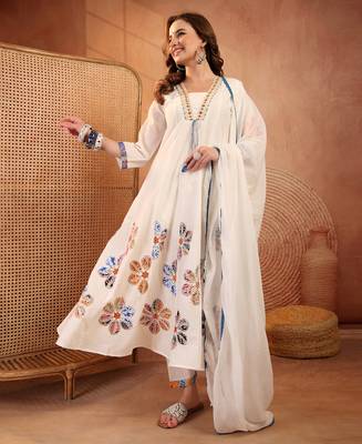 women floral embroidered regular thread work  cotton kurta with trousers & with dupatta 2