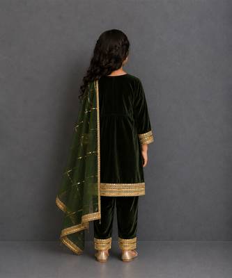 Bottle green embroidered velvet kurta set 2