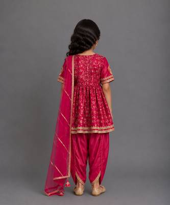 Magenta pink embroidered chanderi kurta set 2