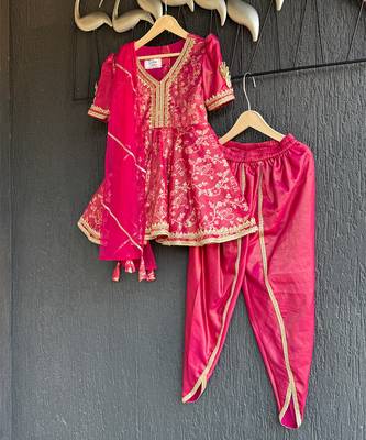Magenta pink embroidered chanderi kurta set 3