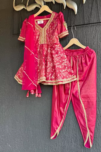 Fuschia pink embroidered chanderi kurta set