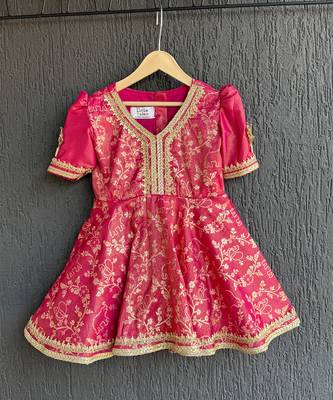 Magenta pink embroidered chanderi kurta set 4