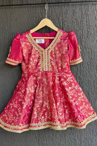 Fuschia pink embroidered chanderi kurta set
