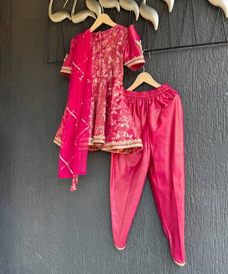 Magenta pink embroidered chanderi kurta set 5