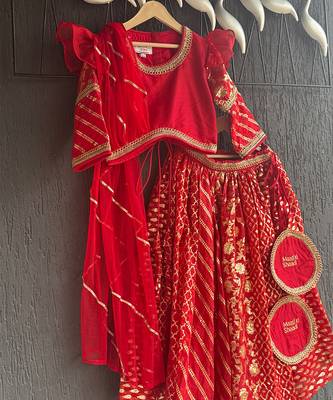 Vibrant red embroidered chanderi lehenga set 4