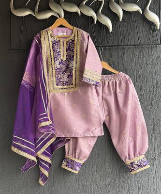 Lavender embroidered cotton silk kurta set 5