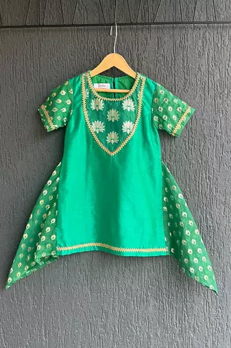 Green embroidered chanderi kurta set