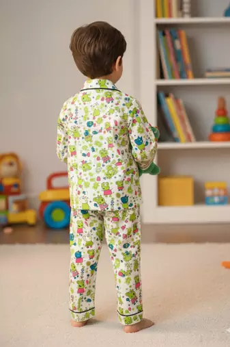 Green peppa pig night suit