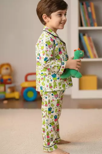 Green peppa pig night suit