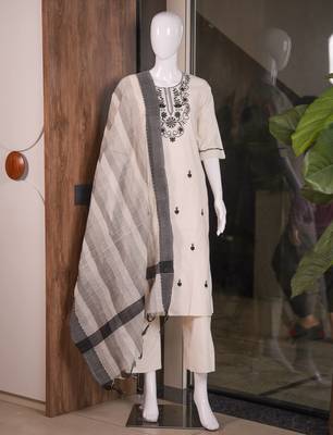 Off white cotton embroidered straight kurti with pant & printed cotton dupatta set 4