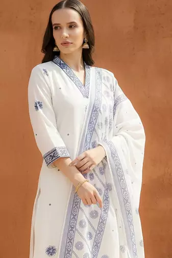 Women Floral Embroidered Regular Thread Work Pure Cotton Kurta with Trousers & With Dupatta
