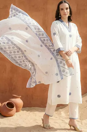 Women Floral Embroidered Regular Thread Work Pure Cotton Kurta with Trousers & With Dupatta