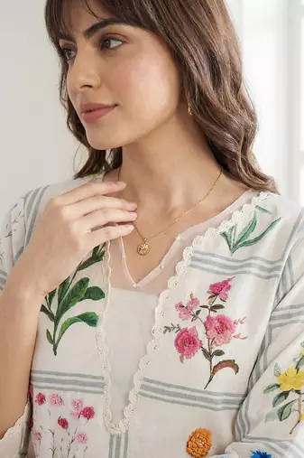 Women Floral Printed Regular Thread Work Linen Kurta with Trousers