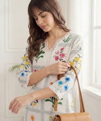Women Floral Printed Regular Thread Work Linen Kurta with Trousers 5