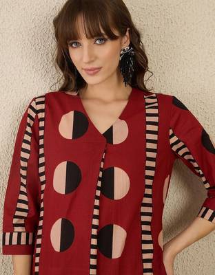 Women Printed Pleated Pure Cotton Kurta with Trousers 1