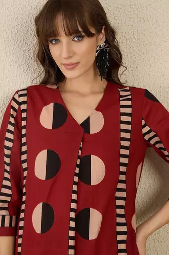 Women Printed Pleated Pure Cotton Kurta with Trousers