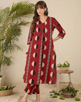 Women Printed Pleated Pure Cotton Kurta with Trousers 2