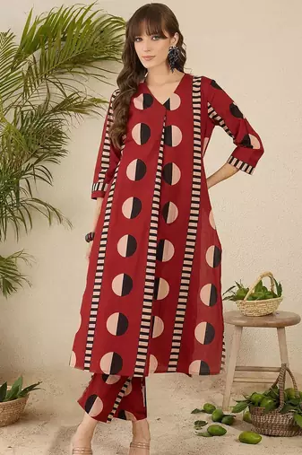 Women Printed Pleated Pure Cotton Kurta with Trousers
