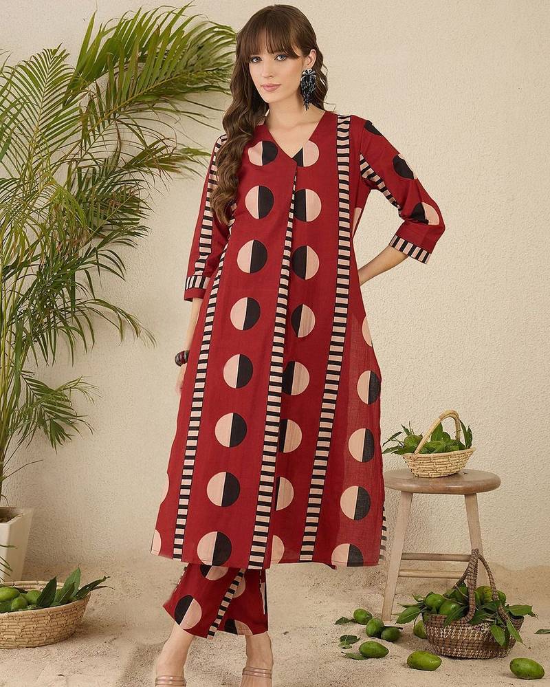 Women Printed Pleated Pure Cotton Kurta with Trousers