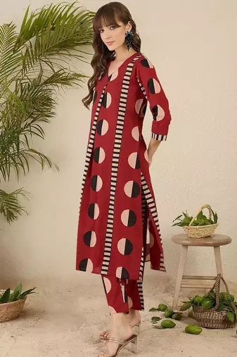 Women Printed Pleated Pure Cotton Kurta with Trousers