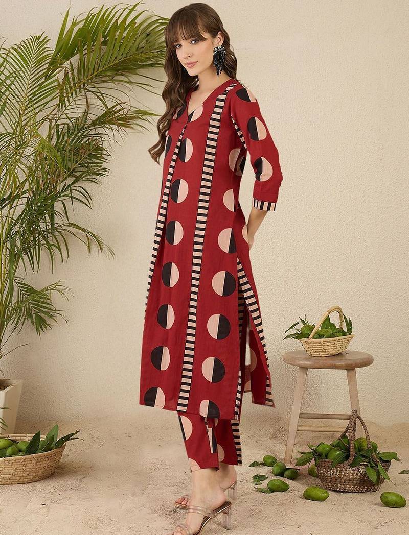 Women Printed Pleated Pure Cotton Kurta with Trousers